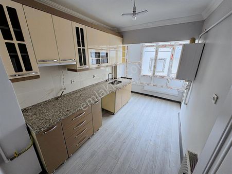 Yaşarkemal Cad Üzerinde 3+1 3. Ara Katta Ful Yapılı 130m2 Daire