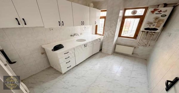 Kuşçağızda Cadde Üzeri Yapılı Balkonlu Yüksek Giriş Kaçmaz