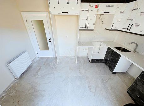 Keçiören'de_ara_kat'da_full_yapılı_kombi_petekli_köşe_başı_3+1_