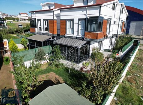 Karagöz Yapı - Kapalı Pazarın Yanında Merkezi Konum Da Villa