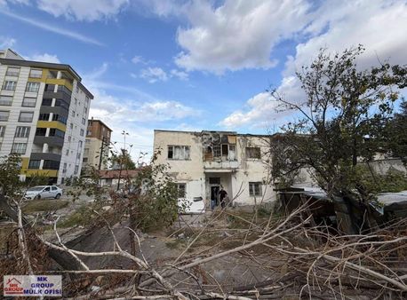 Argıncıkta Merkezi Konumda Konut Parseli İçinde Müstakil Ev