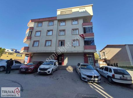 Pendik Esenler Mahallesinde Cadde Üzerinde Ara Kat 90 M2 2+1