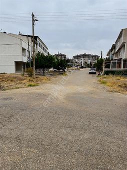 Güzelkent'te 216 M2 (108+108) Köşe Parsel Villa Arsası