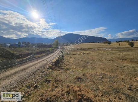 Limopol'den Seki Yoluna 600 Metre Mesafede Müstakil Parsel