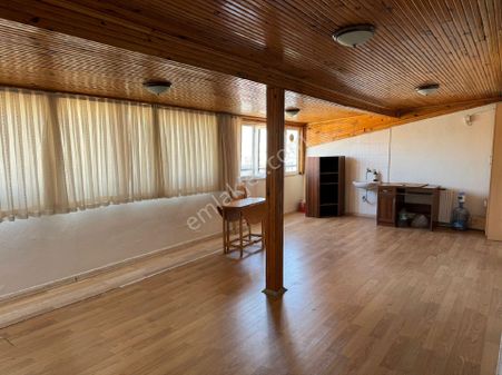 Özer Emlak'tan Merkezi Konumda Kiralık Daire