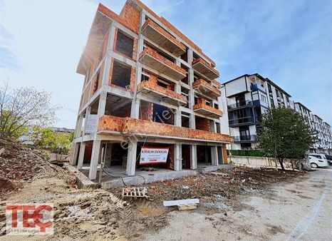 Ertuğrul Gazi Mahallesi'nde Ana Yol Üzerinde Kiralık Dükkan-teç