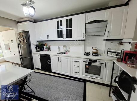 Menderes Coldwell Banker Poyraz'dan Site İçi Geniş Bakımlı Daire