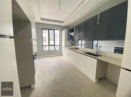 Karacaahmet'te Akıllı Sistem Arakat Cam Balkonlu Kiralık 3+1