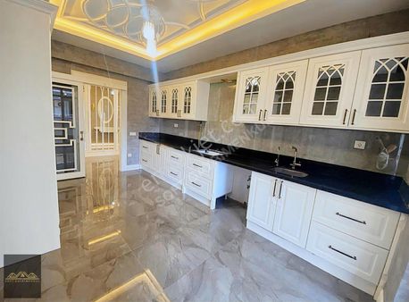 Fıstıklık Parkı Çvrs.arakat Cam Balkonlu Masrafsız Satılık 3+1