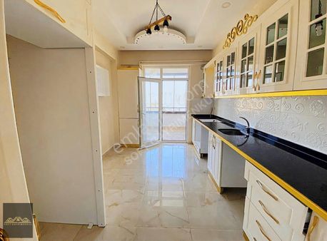 Karacaahmet'te Cam Balkonlu Arakat Ferah Kiralık 2+1