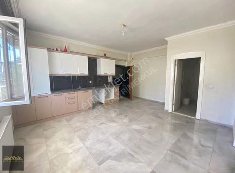 Fıstıklık'ta Tüm Sosyal İmkanlara Yakın Balkonsuz Kiralık 1+1