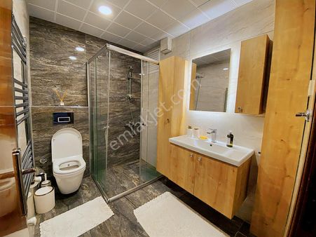 Bahçelievlerde 7. Caddeye Çok Yakın Eşyalı 1.5+1 Satılık Daire