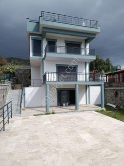 Çandarlı'da Kartpostallık Deniz Manzaralı Sıfır Fourlex Villa