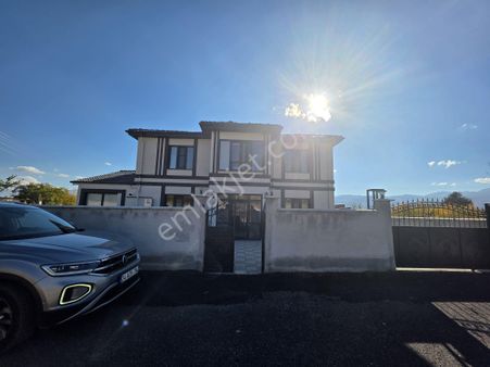 Remax Dem'den 580 M2 Arsa İçinde 200 M2 Lüx Dublex Satılık Villa