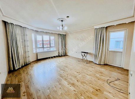 Avantaj'dan Zerdalitepe'de Cadde Üzeri Okul,pazar Dibi 3+1 Daire