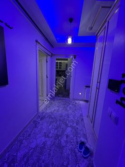 Aziz Emlak’tan Yalınayakta 3+1 Bağımsız Mutfak Geniş Oturumlu Daire Ara Kat