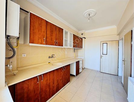 Anbar Mahallesi Geniş Oturumlu Kilerli 3+1 Satılık Daire