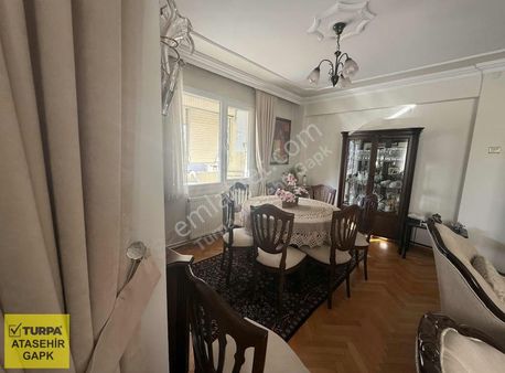 Karşıyaka Girne Caddesi'nde 3+1 Satılık Daire