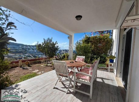 Deniz Manzaralı Müstakil Bahçeli Eşyalı Yıllık Kiralık Villa