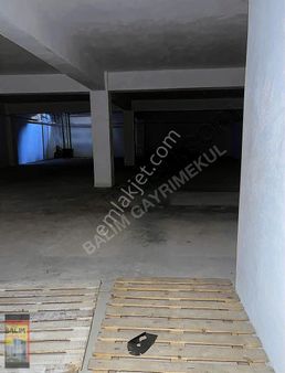 Halıcılar Sitesi'nde Kiralık İş Yeri