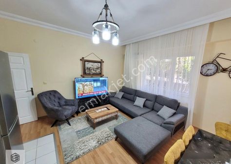 Lara Güzeloba'da Melek Sitesinde 2+1 Mobilyalı Giriş Katı