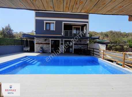 Kemalpaşa Sütçüler'de İçinde 200 M2 Havuzlu Villa Olan Arazi.