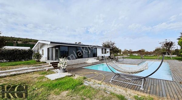 Bergama Da Satılık Havuzlu Villa Ve Arazisi 13.750 M2