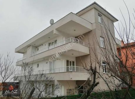Alaz Gayrimenkul'den Necmettin'de Dubleks Eşyalı Kiralık 3+1