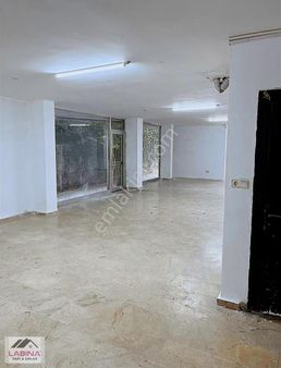 Sefaköy'de Depolu Kiralık Dükkan