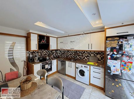 Çakmak'ta Sağlık Ocağına Yakın 150m2 E.banyolu 3+1 Satılık Daire