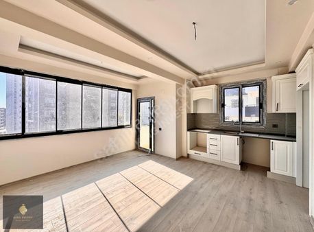 King'den Denize 300m Mesafe Havuzlu Modern Geniş 1+1 Daire