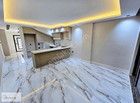 Idamax ' Tan Satılık 4+1 Bitişik Nizam Bahçeli Trıpleks