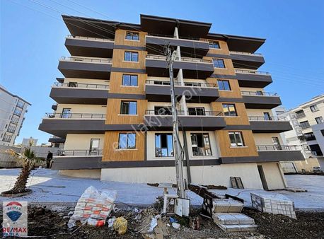 Remax Parla / Can Baydır 1+1 Deniz Manzaralı