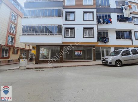 Derebahce'de Genıs Depolu Kıralık Dukkan