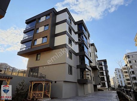 Özel Okullar Bölgesinde Sitede Cam Balkonlu Fırsat 2+1 Daireler!