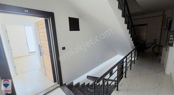 Körfez Mahallesi Toplu Konut Bulvarına 1. Bina Kiralık 1+1