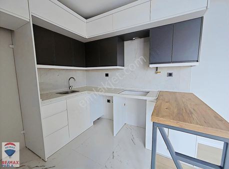 Yenimahalle'de Tramvaya Ve Sahile Yürüme Mesafesinde 1+1 Daire