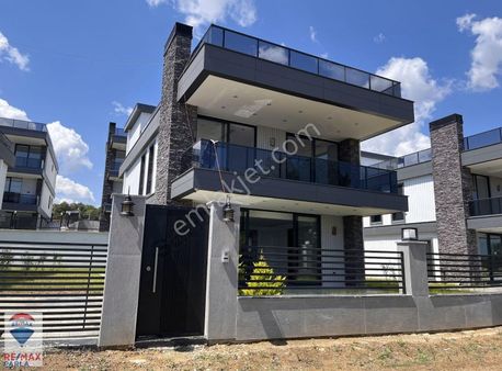 Alanlı'da 4+1 Teraslı Full Deniz Manzaralı Eşsiz Trıpleks Satılk