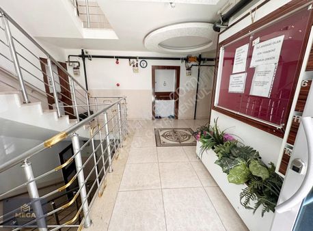 Ataparkta Full Yapılı Geniş Teras Balkonlku Altı Tam Daire 3+1