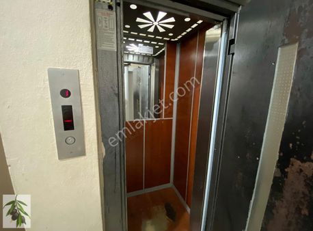 Şahinbey Caddesinde Metroya 50mt Mes. 1.kat 2+1 100m2 İskanlı