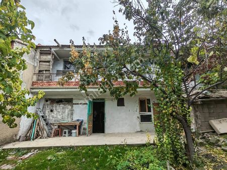 Akçay Emlak'tan Akşehir Hıdırlık Civarında Doğalgaz Kombili Satılık İki Adet Bahçeli Müstakil Ev