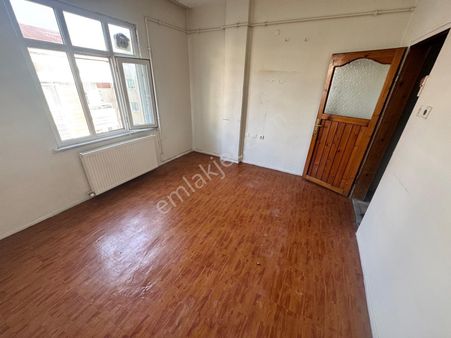 Üç Kardeşler'den İsmetpaşa Mahallesinde 2+1 Kiralık 90m2 Ara Kat