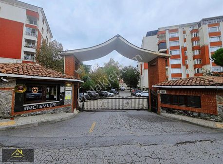 Çekmeköy İnce Evleri Sitesinde Satılık 3+1 Daire