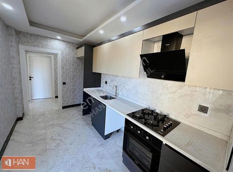 V. Karşıyaka'da 2+1 İskanlı Ayrı Mutfaklı Katta Satılık Daire