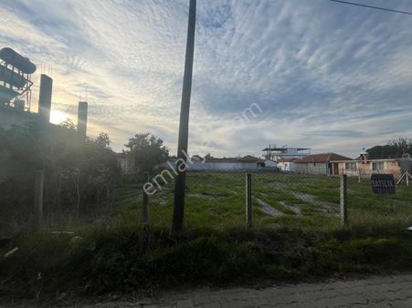 Salihli Erdem Emlaktan Yılmaz Mahallesinde Satılık Köşe Parsel Arsa