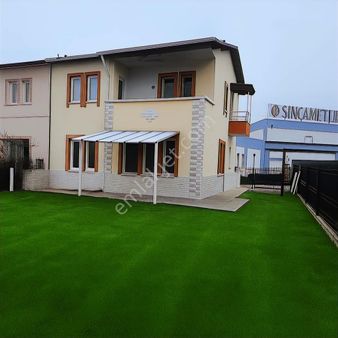 Törekent Mahallesi'nde Önü Açık Havuz Karşısı 4+1 Satılık Villa