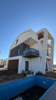 Odabaşı Merkezde Kiralık Ultra Lüks Tripleks Villa ,200 M² Bahçe + Havuz + Akıllı Sistem