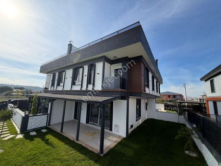 Karasuda M.bahçeli M.girişli, Teraslı Ultra Lüks Sıfır 3+1 Villa