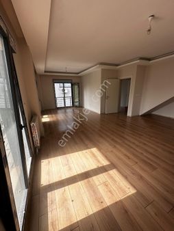 Emlak Dünyasından Maltepe Yalıda Deniz Manzaralı 4+1 200 M2