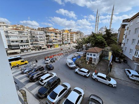Süreyyaplajı Marmaray Durağına Yakın Yönetmelikli Arakat 3+1